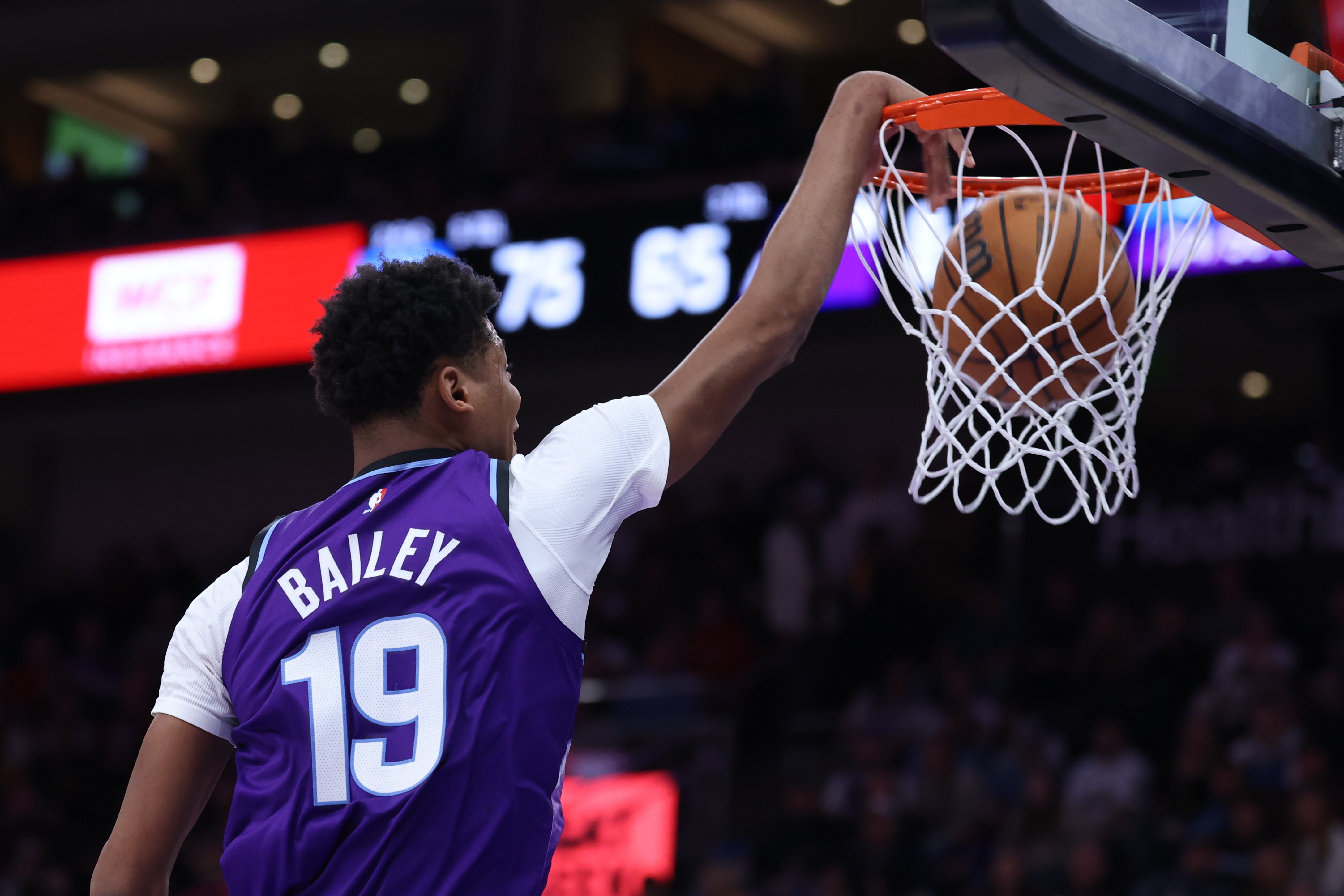 kaiyun 官网-【菜鸟】贝利25分6板 弗拉格21分11板 科比·桑德斯11分&三分4中3